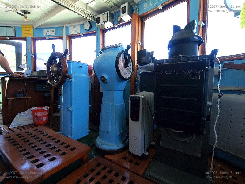 Br�cke des Motorschiffes Marina im Hafen von Mali Losinj