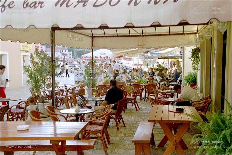gem�tliche Cafes im Hafen von Veli Losinj